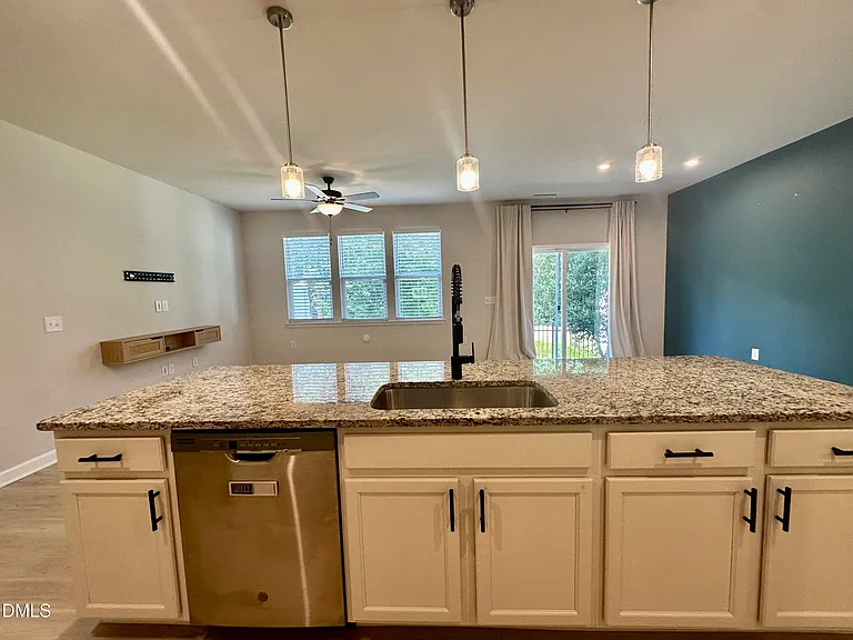 124 Orvis Dr — Photo 8
