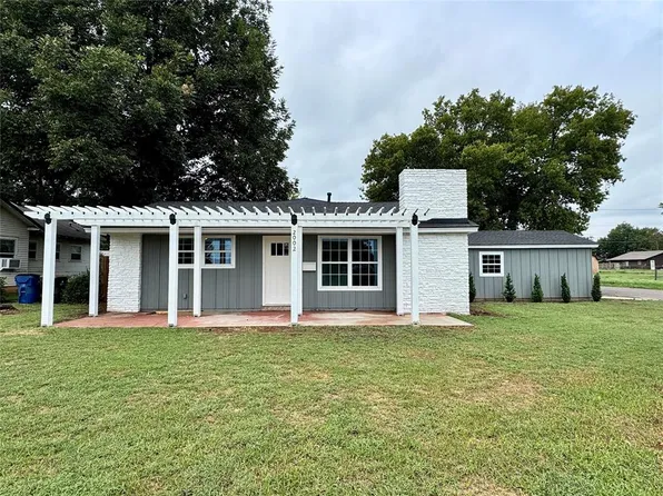 2002 S 20th St, Chickasha, OK 73018