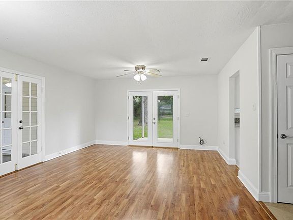5th image of 825 W 14th Ave