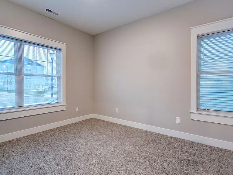 2118 Sherwood Ave — Photo 16