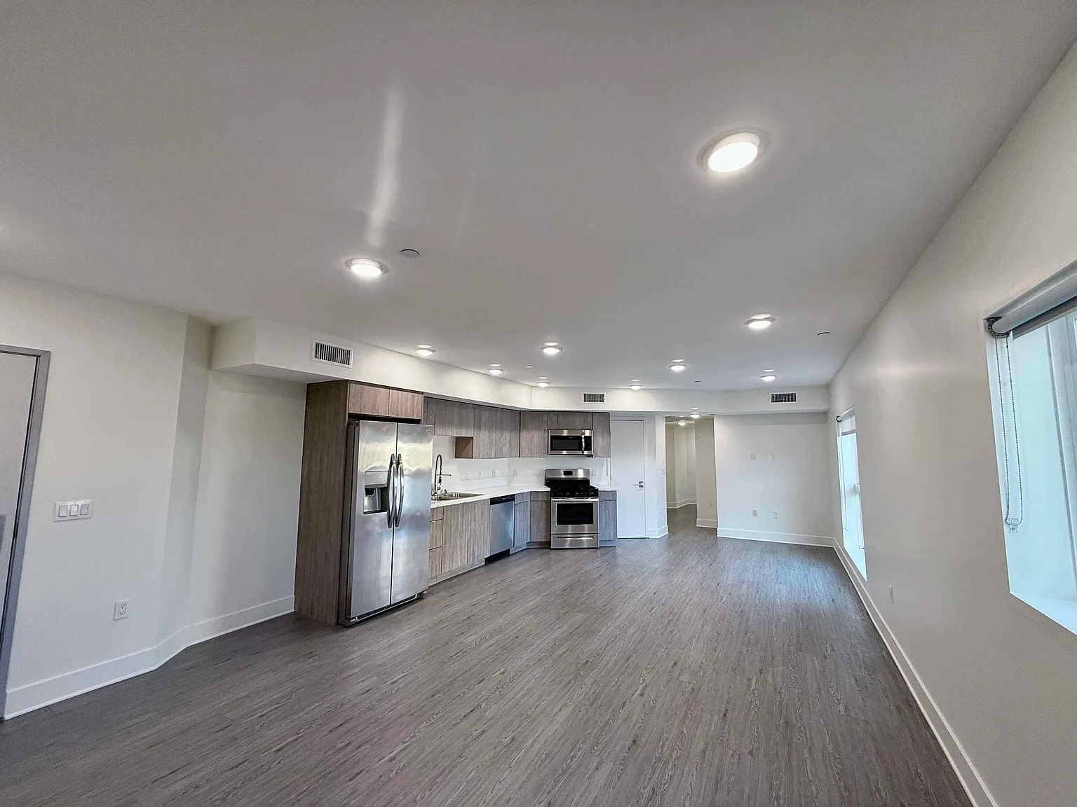 2022 West Sunset Boulevard — Photo 1