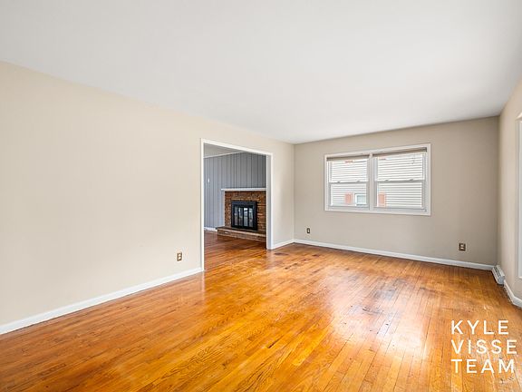 4th image of 4455 Cloverleaf Dr SE