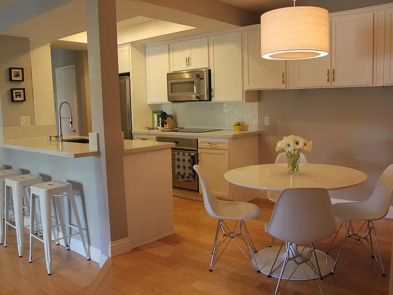 11820 Mayfield Ave #208 — Photo 10