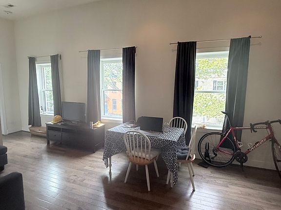 5th image of 462 Ridge St NW