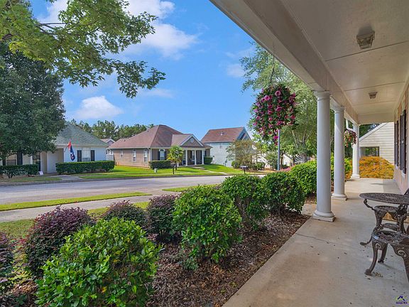 5th image of 602 Brookwater Dr
