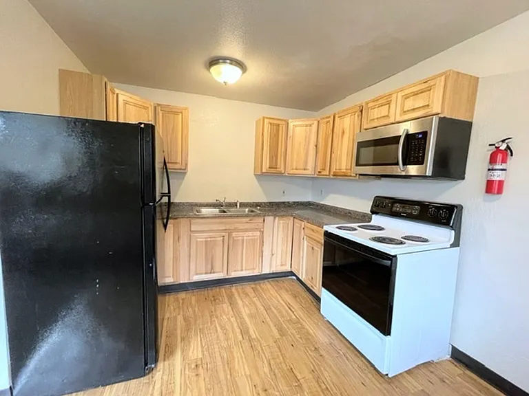 330 Flower St — Photo 15