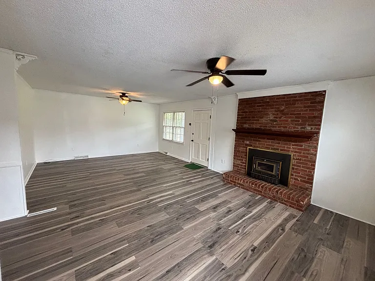 801 Bethpage Rd — Photo 3