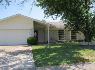 2501 Surrey Cir, Arlington, TX 76014