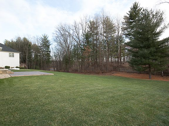 3rd image of 19 Stoney Heights Ct