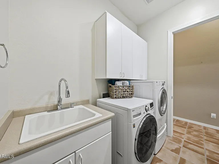 2129 W Legends Way — Photo 39
