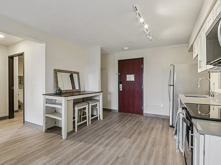 Woodland Flats Apartments — Photo 20