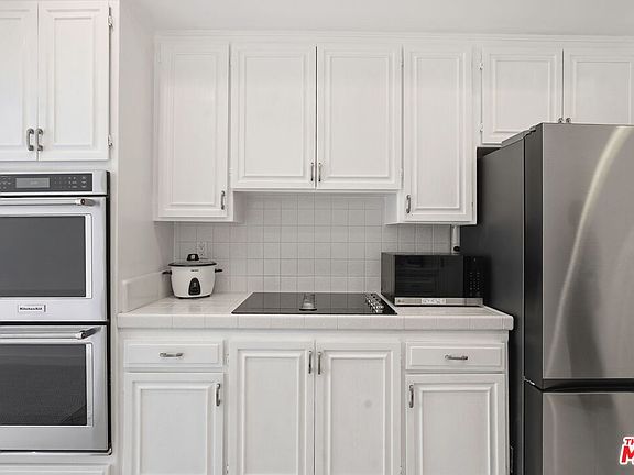 5th image of 1167 Roxbury Dr APT 203