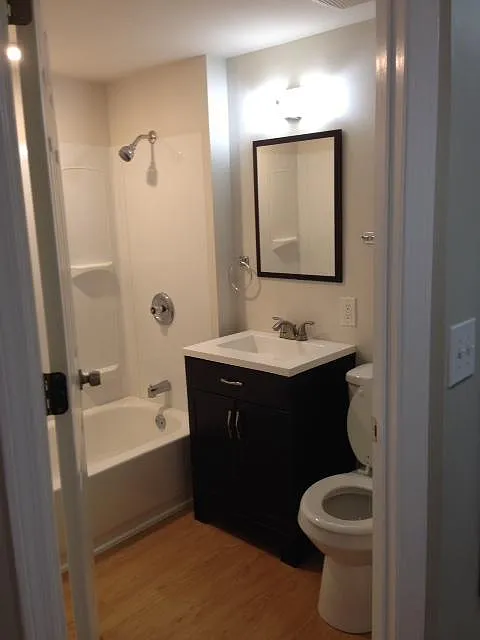 2114 S Center St — Photo 4