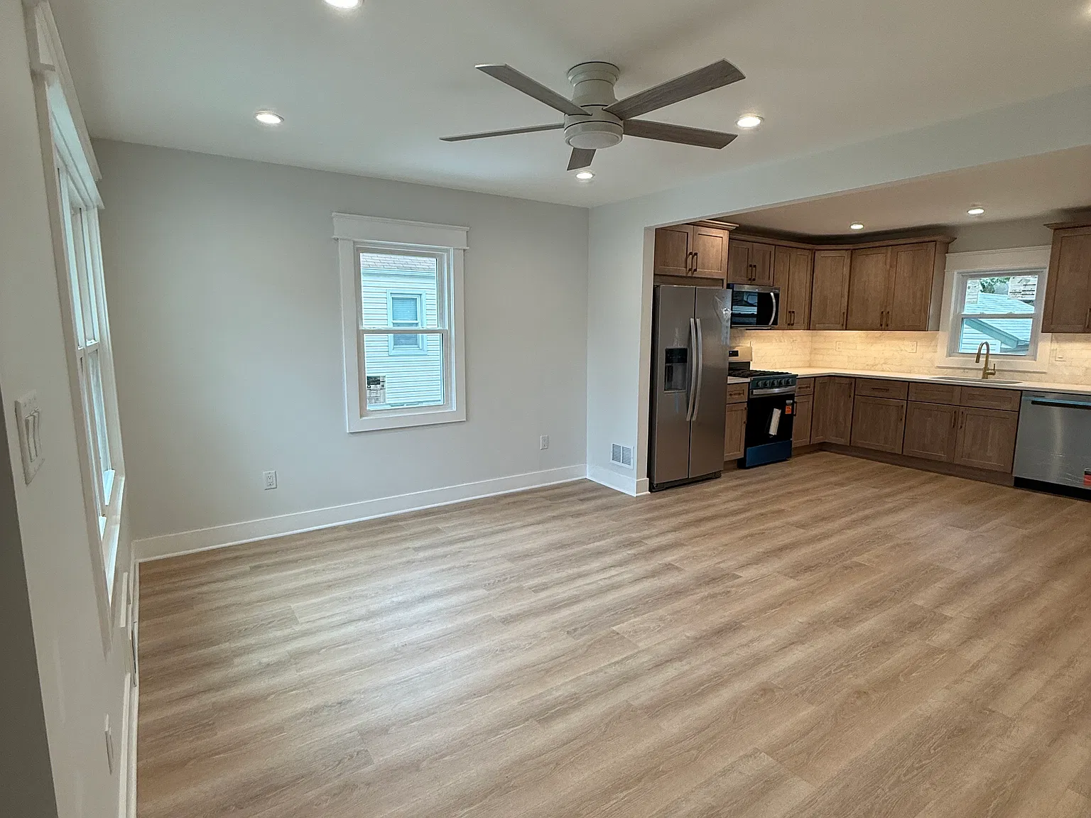 2 bed, 1840 sqft, $3,800 — Photo 3