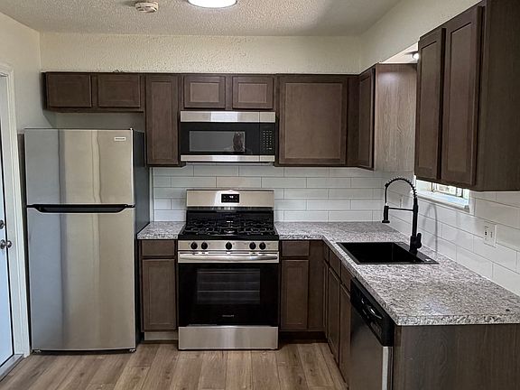 4th image of 3121 Lazy Ln