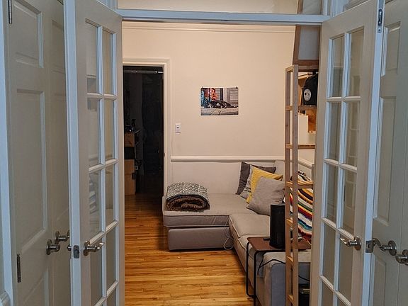 5th image of 358 12th St APT 1R