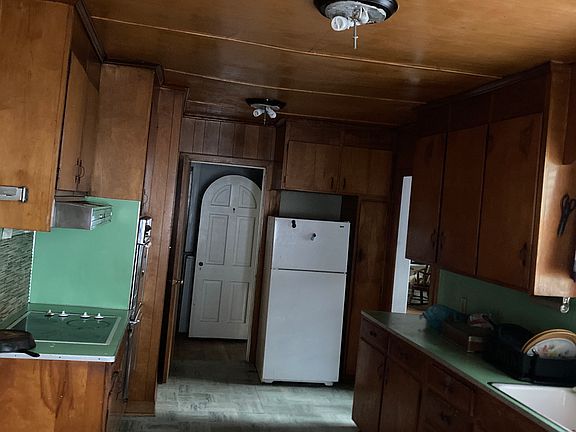 4th image of 1302 Jackson Rd