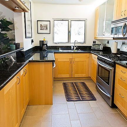 3rd image of 6400 Primrose Ave APT 11