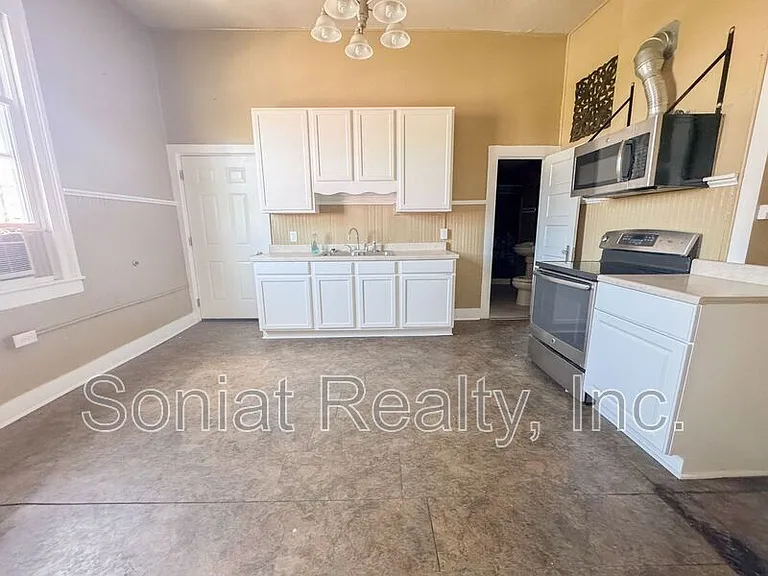 132 S Broad St — Photo 5