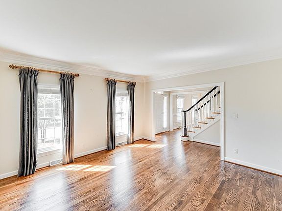 4th image of 201 Paddington Ct