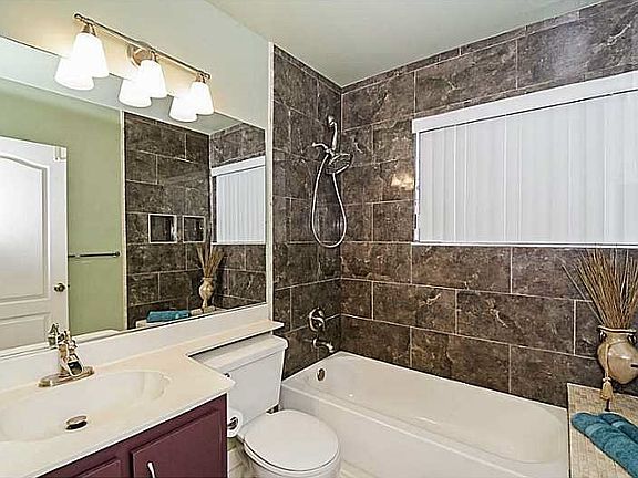 5th image of 10522 NW 10th Ct