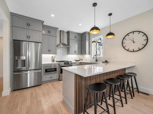 13 Chestnut St #1, Wakefield, MA 01880