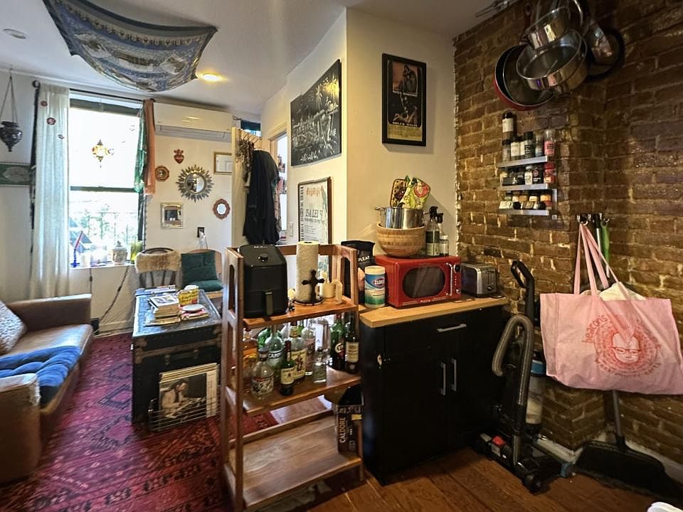 1st image of 21 Essex St #12