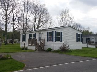 21 Woodside Ln, Weedsport, NY 13166