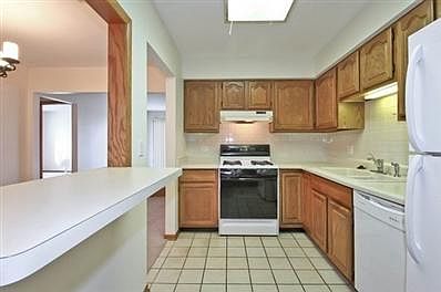 4th image of 1365 Ashland Ave APT 605