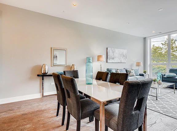 4th image of 3530 N Lincoln Ave #401