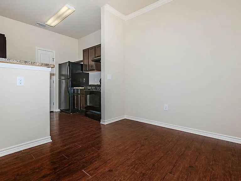 2800 Rodeo Rd — Photo 8