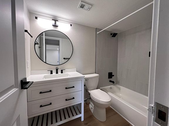 3rd image of 3338 S Ammons St APT 11-203