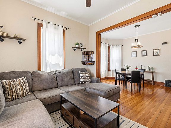 3rd image of 2555 Rhomberg Ave