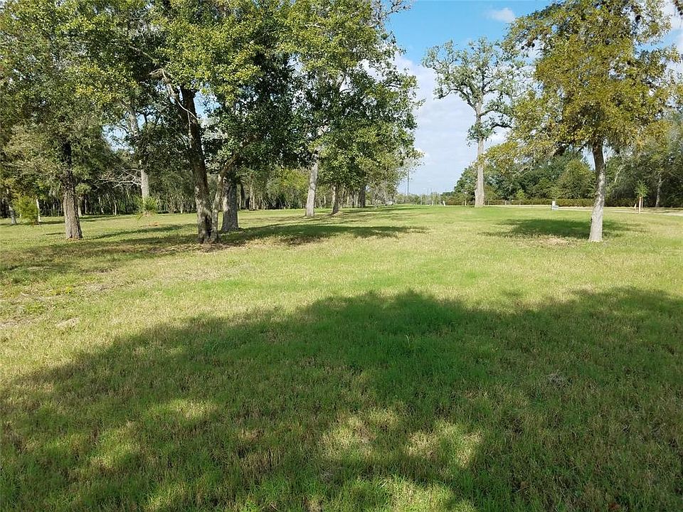 1st image of 8519 Woods Hollow Trl