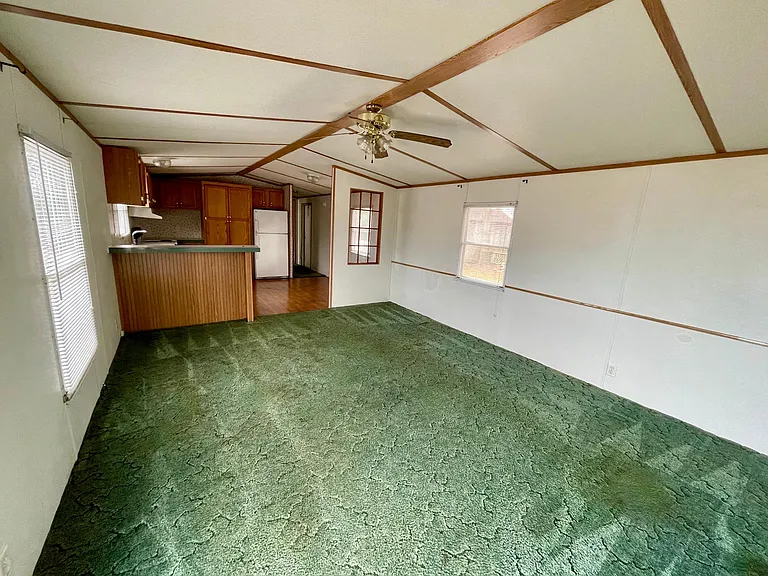 127 Crabapple Ln — Photo 2