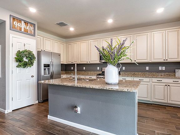 2nd image of 1722 W Lacewood Pl