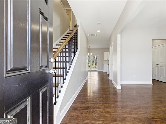 4th image of 456 Pearson Cir