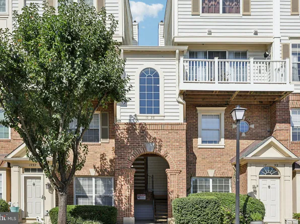 1735 W Braddock Pl #302, Alexandria, VA 22302