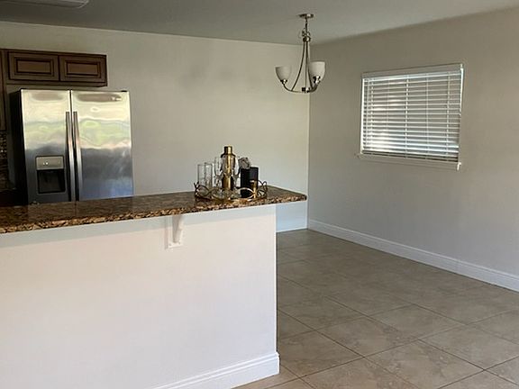 5th image of 1040 Bluebell Dr