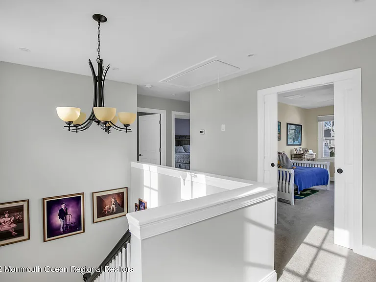 812 Claridge Dr — Photo 17