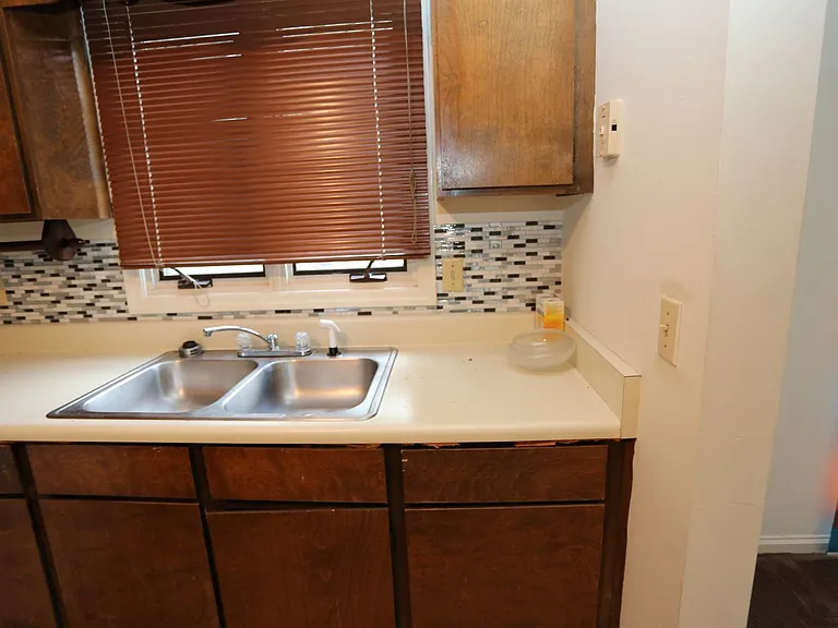 706 Hillwood Dr — Photo 3