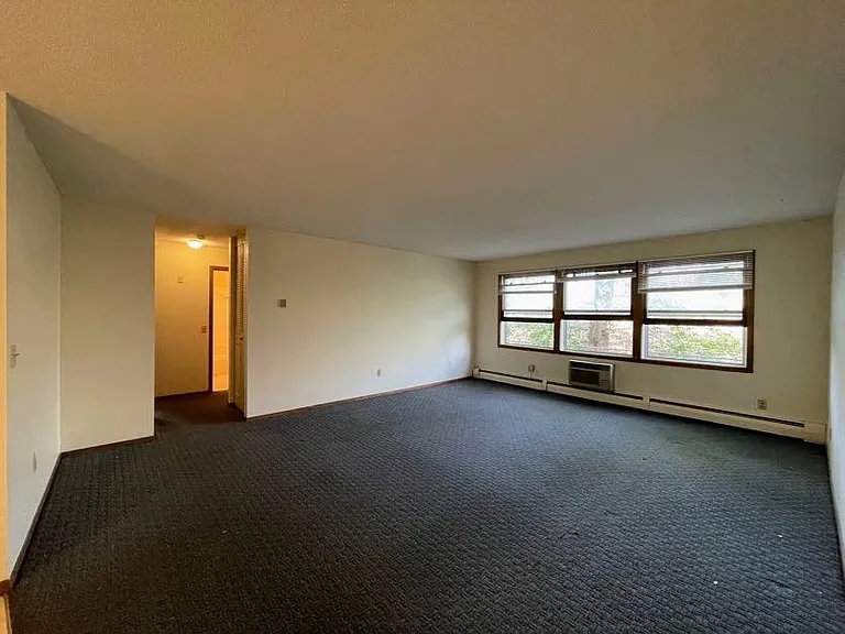 401 9th St SE #204 — Photo 7