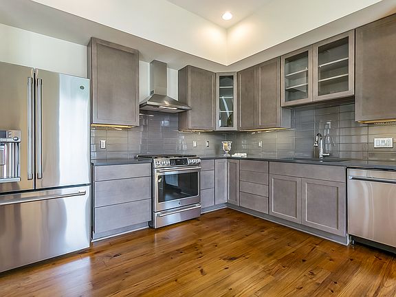 5th image of 1722 Columbus St