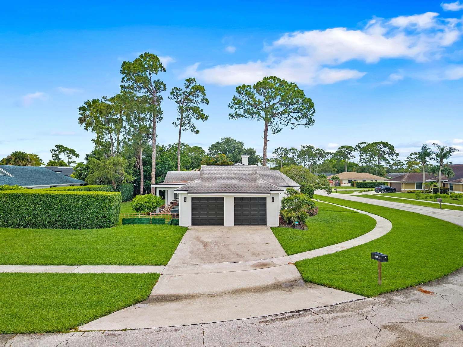 3 bed, 2.0 bath, 1594 sqft, $4,000 — Photo 2