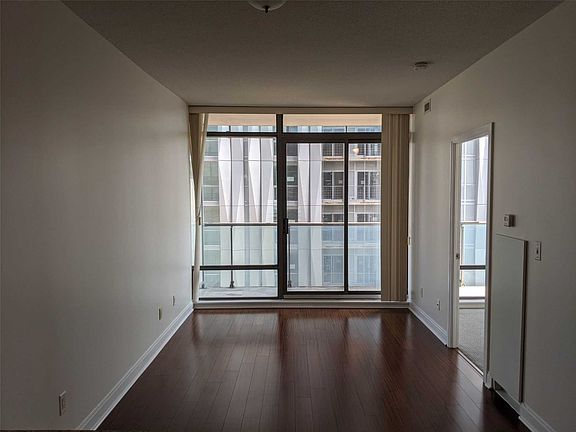5th image of 18 Yorkville Ave #2104