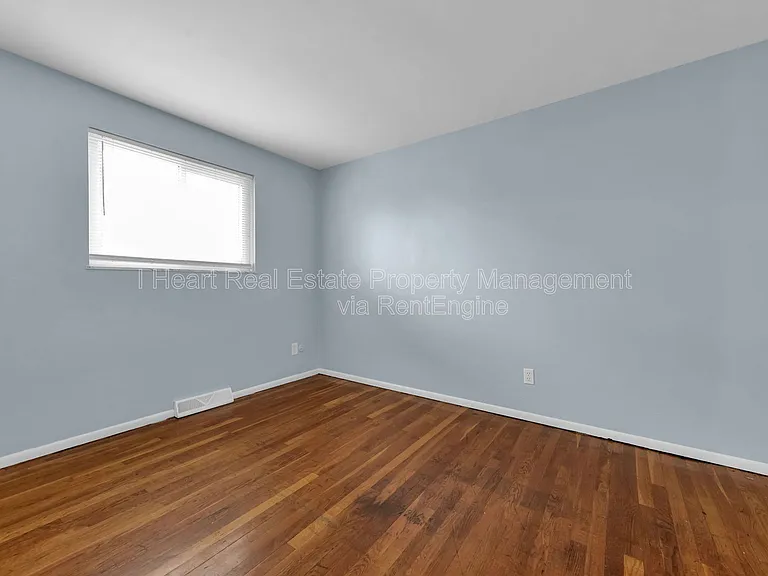 880 N Meadows Ct #J — Photo 15