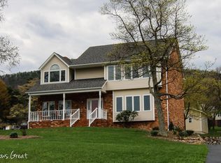 252 Winesap Rd, Roanoke, VA 24019