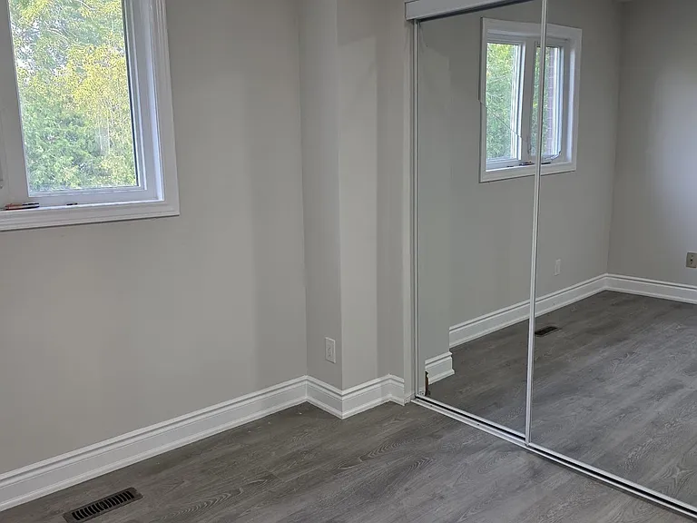420 Winfield Ter #UPPER FLOOR — Photo 9