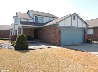 45509 Dover Dr, Macomb, MI 48044