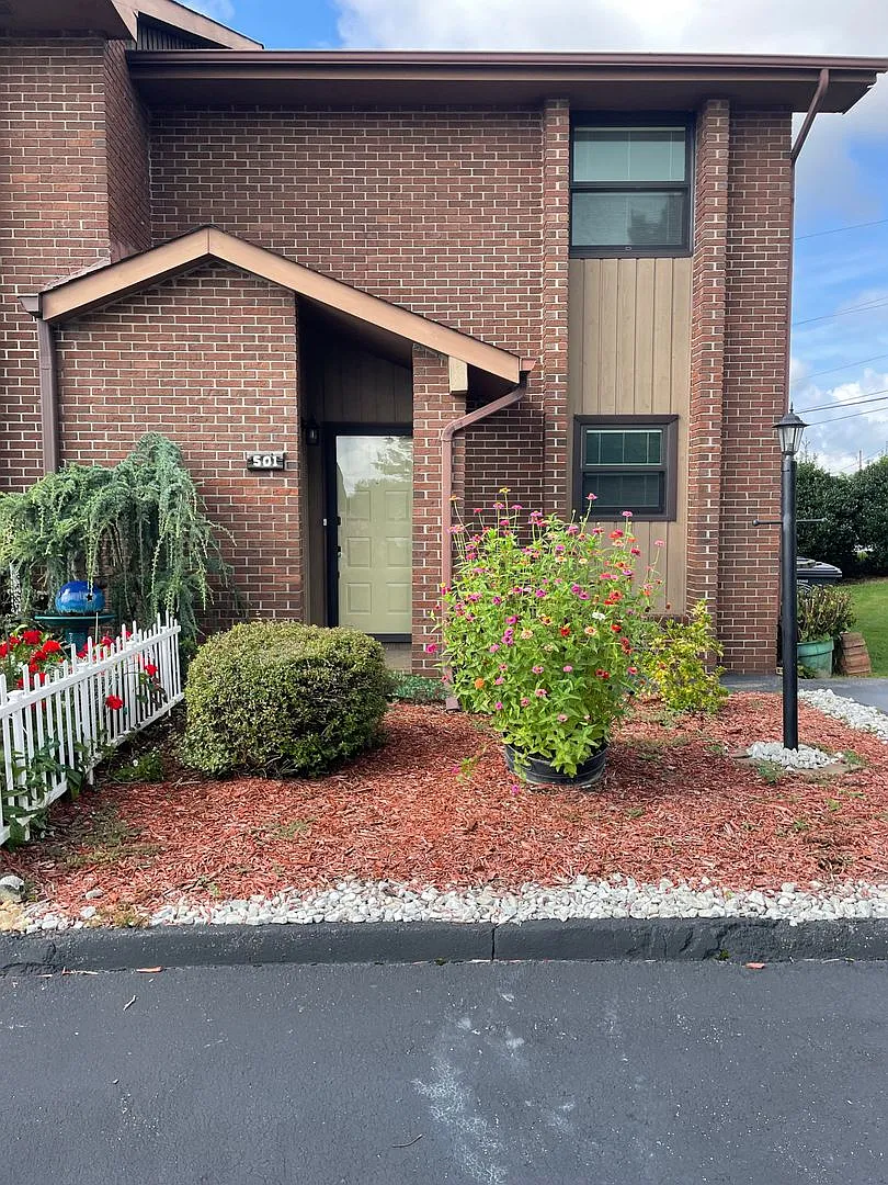 501 Manor Dr. — Photo 1